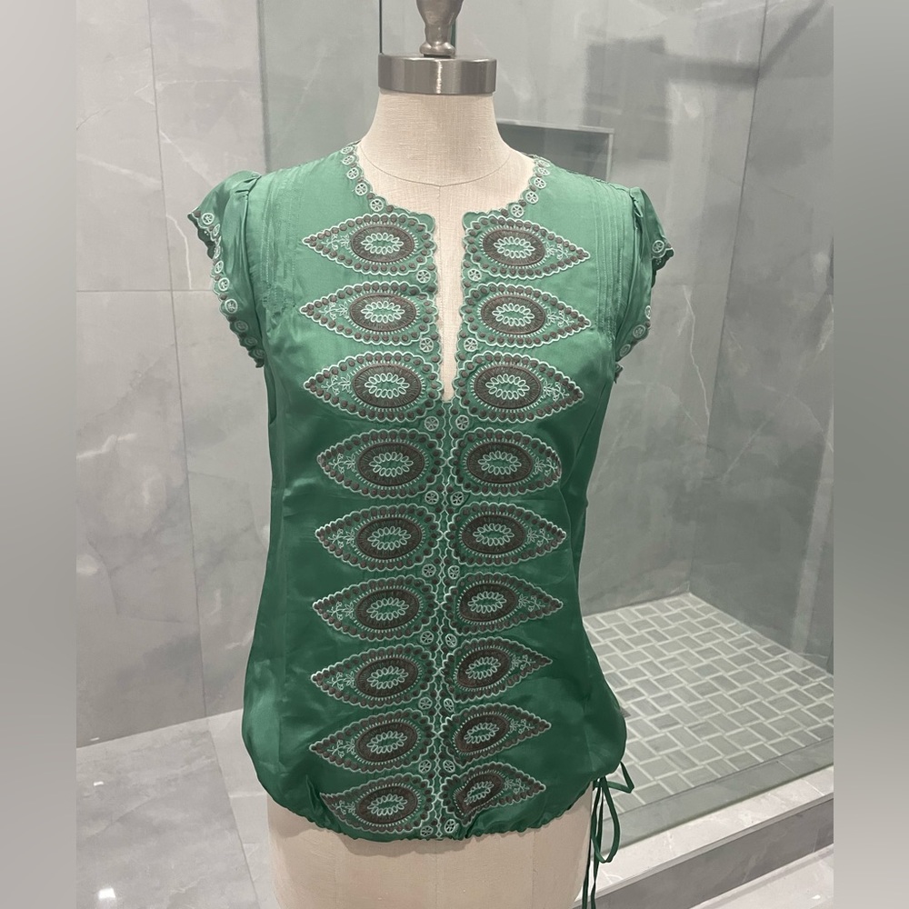 BCBGMAXAZRIA GREEN SILK TOP SIZE SMALL - Picture 16 of 16